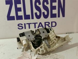 Usagé Serrure portière mécanique 2portes droite Mercedes Sprinter 3t (906.61) 211 CDI 16V Prix sur demande proposé par Zelissen V.O.F. autodemontage