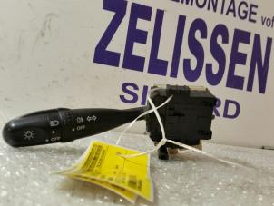 Usados Interruptor de luz Daihatsu Cuore (L251/271/276) 1.0 12V DVVT Precio de solicitud ofrecido por Zelissen V.O.F. autodemontage