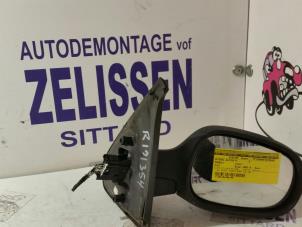 Used Wing mirror, right Renault Clio II Societe (SB) 1.5 dCi 80 Price on request offered by Zelissen V.O.F. autodemontage