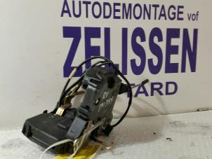 Gebrauchte Türschlossmechanik 4-türig rechts vorne Mercedes C (W203) 2.2 C-220 CDI 16V Preis auf Anfrage angeboten von Zelissen V.O.F. autodemontage