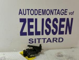 Used Heater valve motor Volkswagen New Beetle (9C1/9G1) 2.0 Price on request offered by Zelissen V.O.F. autodemontage