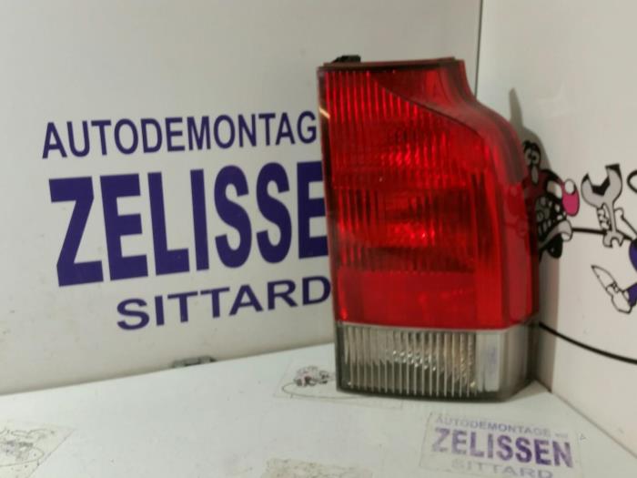 Taillight, right from a Volvo XC70 (SZ) XC70 2.4 T 20V 2001