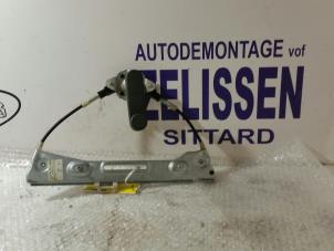 Usagé Vitre portière 4portes arrière gauche Opel Corsa D 1.2 16V Prix sur demande proposé par Zelissen V.O.F. autodemontage
