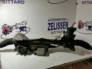 Used Power steering box Renault Clio (B/C57/357/557/577) 1.2 Eco Kat. Price on request offered by Zelissen V.O.F. autodemontage