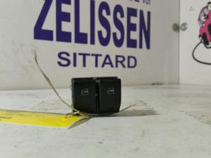 Gebrauchte Elektrisches Fenster Schalter Volkswagen Polo IV (9N1/2/3) 1.2 12V Preis auf Anfrage angeboten von Zelissen V.O.F. autodemontage