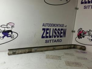 Używane Szyna drzwi przesuwnych prawych Volkswagen Caddy Cena na żądanie oferowane przez Zelissen V.O.F. autodemontage