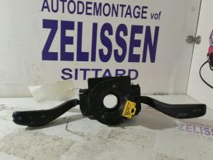 Usagé Commodo d'essuie glace Volkswagen Polo IV (9N1/2/3) 1.2 12V Prix € 26,25 Règlement à la marge proposé par Zelissen V.O.F. autodemontage