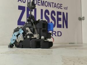 Gebrauchte Türschlossmechanik 2-türig links Volkswagen Caddy Preis auf Anfrage angeboten von Zelissen V.O.F. autodemontage