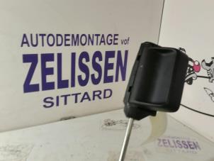Used Sliding door handle, left Volkswagen Caddy Price on request offered by Zelissen V.O.F. autodemontage