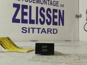 Usados Interruptor ESP Volkswagen Caddy Precio de solicitud ofrecido por Zelissen V.O.F. autodemontage