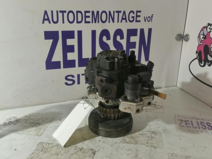 Begagnade Bensinpump Audi A4 Avant (B7) 3.0 TDI V6 24V Pris på förfrågan erbjuds av Zelissen V.O.F. autodemontage