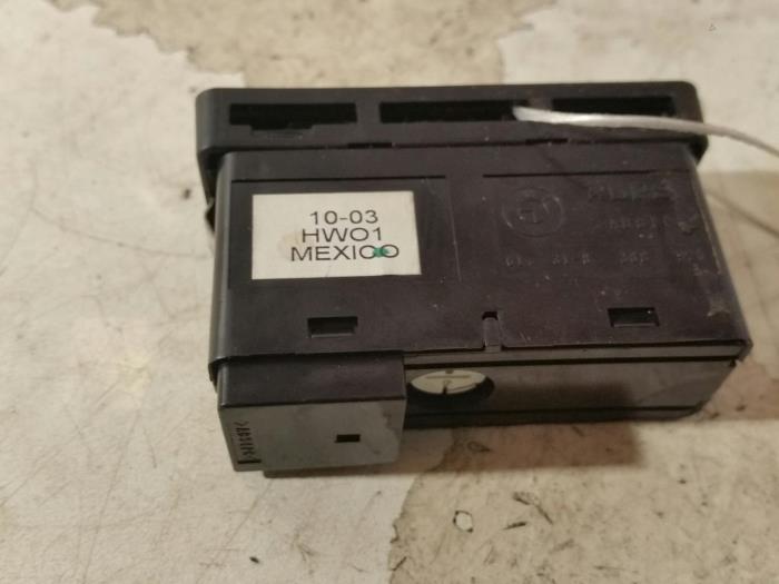Panic lighting switch from a BMW X5 (E53) 3.0d 24V 2003