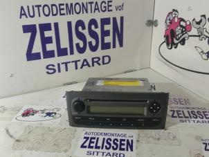 Używane Radioodtwarzacz CD Fiat Grande Punto (199) 1.2 Cena na żądanie oferowane przez Zelissen V.O.F. autodemontage
