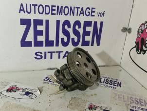 Used Power steering pump Kia Carens II (FJ) 1.8i 16V Price on request offered by Zelissen V.O.F. autodemontage