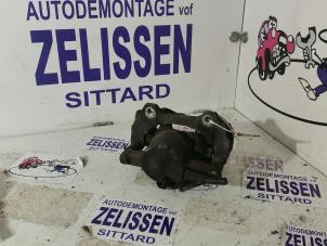 Usados Pinza de freno izquierda delante Opel Corsa D 1.2 16V Precio de solicitud ofrecido por Zelissen V.O.F. autodemontage