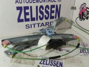 Usagé Mécanique vitre 2portes avant gauche Opel Corsa D 1.2 16V Prix € 42,00 Règlement à la marge proposé par Zelissen V.O.F. autodemontage