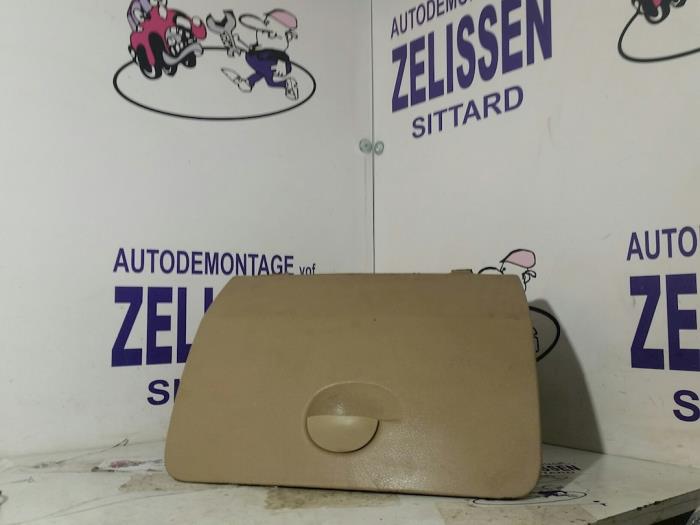 Begagnade Handskfack Renault Modus/Grand Modus (JP) 1.4 16V Pris € 36,75 Marginaltabell erbjuds av Zelissen V.O.F. autodemontage