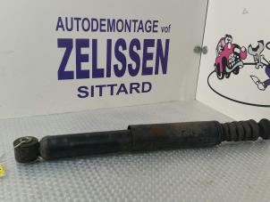 Used Rear shock absorber rod, left Renault Modus/Grand Modus (JP) 1.4 16V Price € 26,25 Margin scheme offered by Zelissen V.O.F. autodemontage