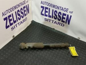 Usados Barra de amortiguador izquierda detrás Opel Zafira (F75) 2.2 16V Precio € 26,25 Norma de margen ofrecido por Zelissen V.O.F. autodemontage