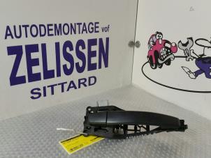 Usagé Poignée de porte arrière droite Opel Corsa Prix € 15,75 Règlement à la marge proposé par Zelissen V.O.F. autodemontage