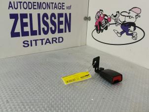 Usagé Insertion ceinture de sécurité arrière gauche Opel Corsa Prix € 10,50 Règlement à la marge proposé par Zelissen V.O.F. autodemontage