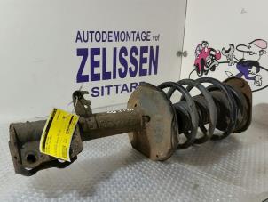 Używane Amortyzator wstrzasów lewy przód Toyota Corolla (E12) 1.6 16V VVT-i Cena € 63,00 Procedura marży oferowane przez Zelissen V.O.F. autodemontage