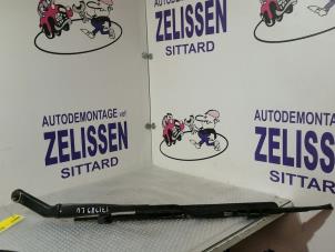 Usagé Bras essuie-glace avant Mercedes S (W220) 3.2 S-320 18V Prix € 26,25 Règlement à la marge proposé par Zelissen V.O.F. autodemontage