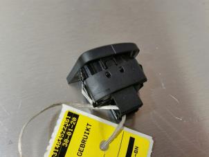 Used Central locking switch Audi A5 Quattro (B8C/S) Price € 15,75 Margin scheme offered by Zelissen V.O.F. autodemontage