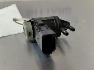 Usados Sensor de presión de combustible Audi A5 Quattro (B8C/S) Precio € 31,50 Norma de margen ofrecido por Zelissen V.O.F. autodemontage