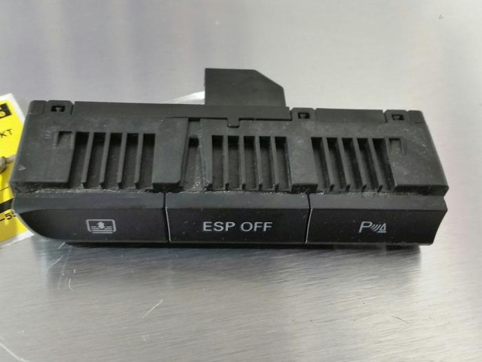 Usados Interruptor PDC Audi A5 Quattro (B8C/S) Precio € 26,25 Norma de margen ofrecido por Zelissen V.O.F. autodemontage