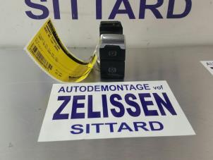 Usados Interruptor de freno de mano Audi A5 Quattro (B8C/S) Precio € 26,25 Norma de margen ofrecido por Zelissen V.O.F. autodemontage