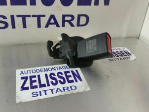 Used Rear seatbelt buckle, left Audi A5 Quattro (B8C/S) Price € 26,25 Margin scheme offered by Zelissen V.O.F. autodemontage