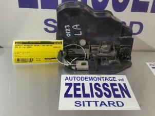 Używane Mechanizm blokady drzwi lewych tylnych wersja 4-drzwiowa BMW X3 (E83) 3.0i xDrive 24V Cena € 52,50 Procedura marży oferowane przez Zelissen V.O.F. autodemontage