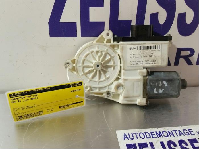 Usados Motor de ventanilla de puerta BMW X3 (E83) 3.0i xDrive 24V Precio € 78,75 Norma de margen ofrecido por Zelissen V.O.F. autodemontage