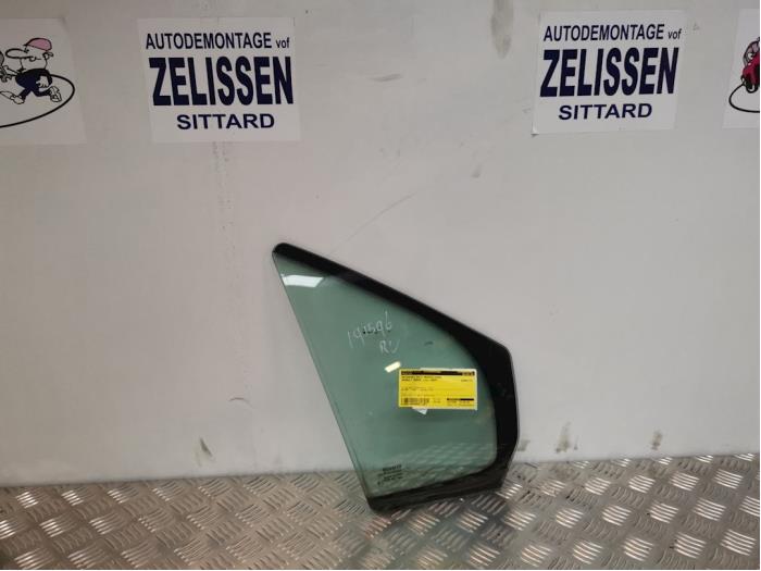 Usados Ventanilla triangular derecha delante Renault Modus/Grand Modus (JP) 1.4 16V Precio € 26,25 Norma de margen ofrecido por Zelissen V.O.F. autodemontage