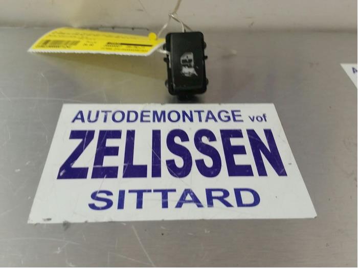 Usados Interruptor de ventanilla eléctrica Fiat Croma (194) 2.2 MPI 16V Precio € 21,00 Norma de margen ofrecido por Zelissen V.O.F. autodemontage