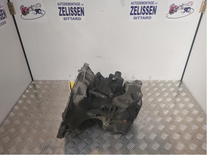 Begagnade Växellåda Opel Corsa D 1.4 16V Twinport Pris € 262,50 Marginaltabell erbjuds av Zelissen V.O.F. autodemontage