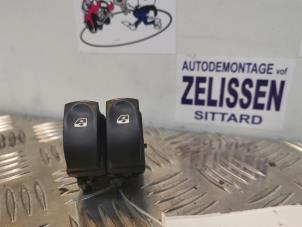 Usagé Commutateur vitre électrique Renault Twingo II (CN) 1.2 16V Prix € 21,00 Règlement à la marge proposé par Zelissen V.O.F. autodemontage