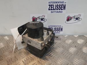 Usagé Pompe ABS Renault Twingo II (CN) 1.2 16V Prix € 78,75 Règlement à la marge proposé par Zelissen V.O.F. autodemontage