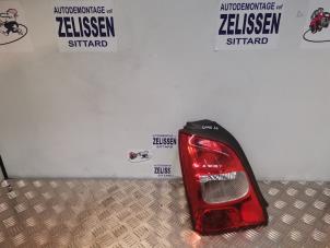 Used Taillight, left Renault Twingo II (CN) 1.2 16V Price € 36,75 Margin scheme offered by Zelissen V.O.F. autodemontage