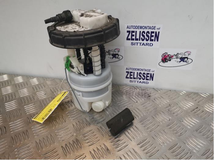Usagé Pompe essence Renault Twingo II (CN) 1.2 16V Prix € 52,50 Règlement à la marge proposé par Zelissen V.O.F. autodemontage