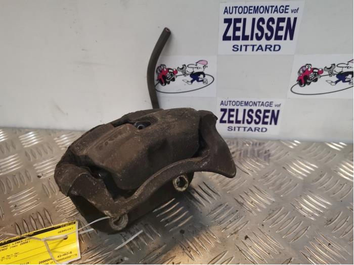Gebrauchte Bremszange links vorne Renault Twingo II (CN) 1.2 16V Preis € 42,00 Margenregelung angeboten von Zelissen V.O.F. autodemontage
