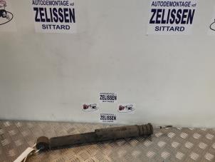 Used Rear shock absorber, left Renault Twingo II (CN) 1.2 16V Price € 21,00 Margin scheme offered by Zelissen V.O.F. autodemontage
