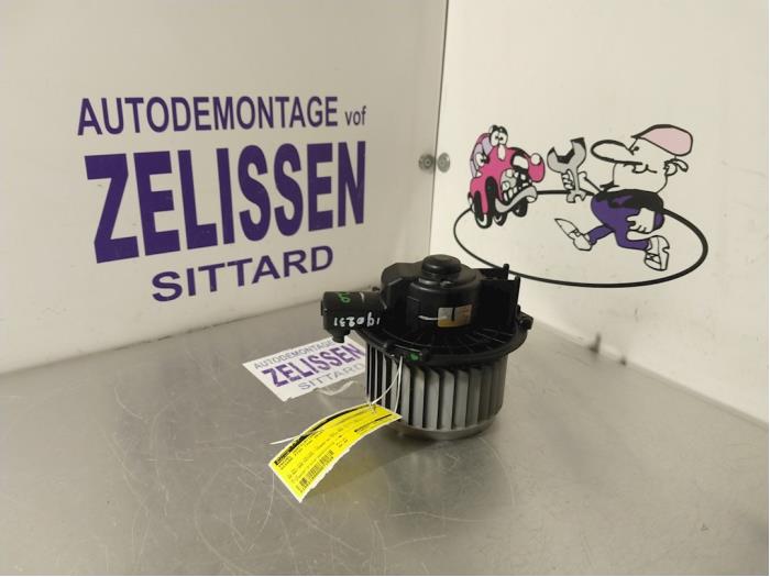Heating and ventilation fan motor from a Nissan Pixo (D31S) 1.0 12V 2010