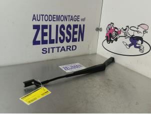 Usagé Bras essuie-glace avant Volkswagen Polo V (6R) 1.4 16V Prix € 21,00 Règlement à la marge proposé par Zelissen V.O.F. autodemontage