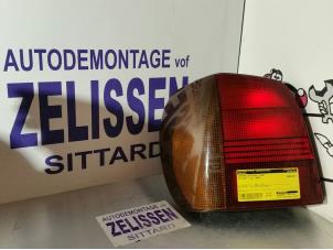 Usagé Vitre feu arrière gauche Volkswagen Polo III (6N1) 1.6i 75 Prix € 21,00 Règlement à la marge proposé par Zelissen V.O.F. autodemontage