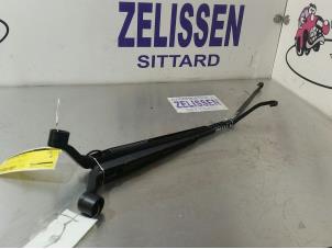 Used Front wiper arm Nissan Pixo (D31S) 1.0 12V Price € 15,75 Margin scheme offered by Zelissen V.O.F. autodemontage