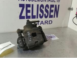 Usagé Etrier de frein avant gauche Nissan Pixo (D31S) 1.0 12V Prix € 42,00 Règlement à la marge proposé par Zelissen V.O.F. autodemontage