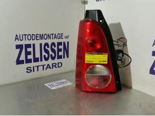 Usagé Feu arrière gauche Opel Agila (A) 1.2 16V Prix € 15,75 Règlement à la marge proposé par Zelissen V.O.F. autodemontage
