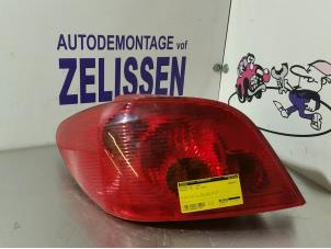 Używane Tylne swiatlo pozycyjne lewe Peugeot 307 (3A/C/D) 1.6 16V Cena € 31,50 Procedura marży oferowane przez Zelissen V.O.F. autodemontage
